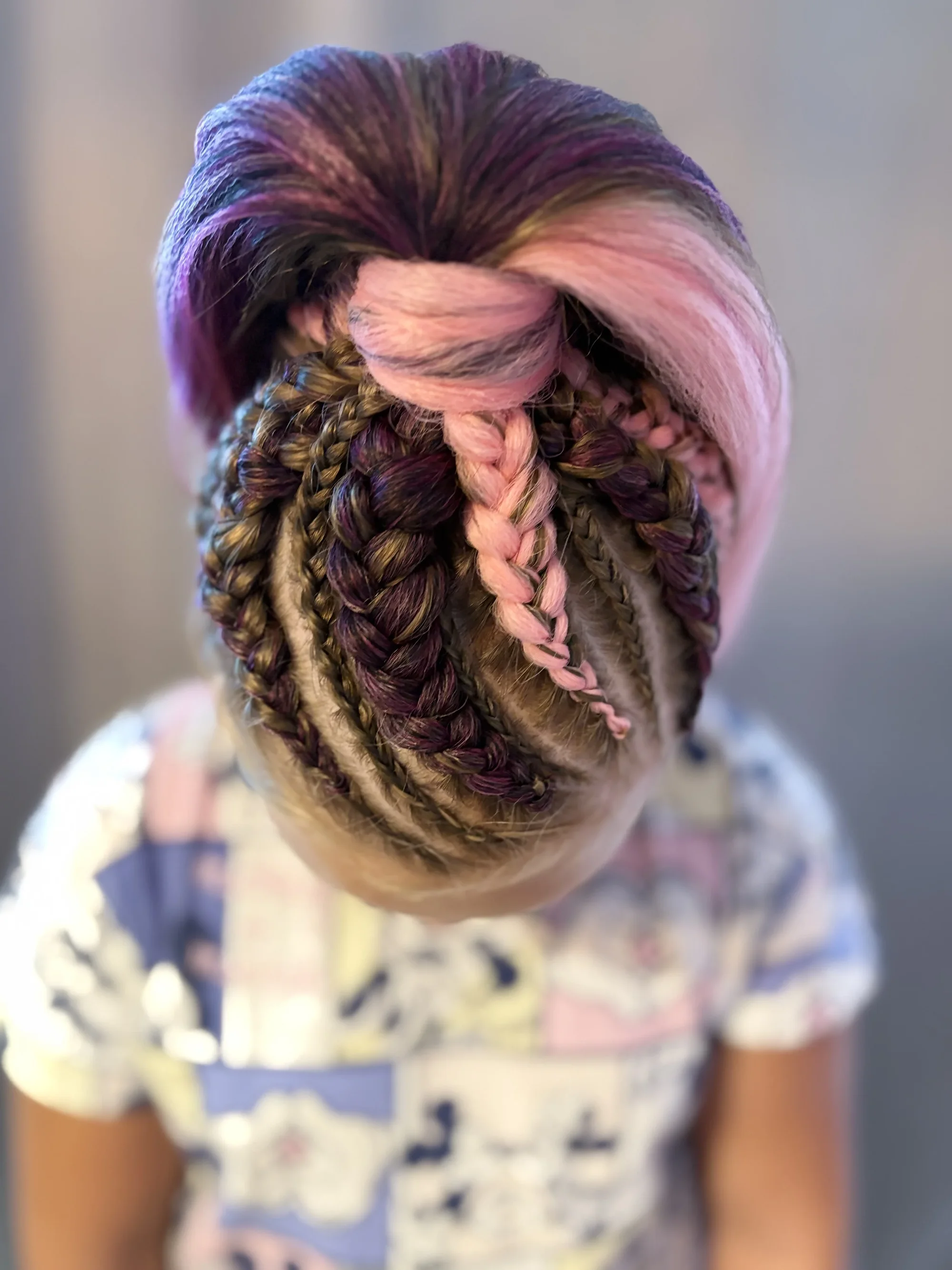 Kreatívne copánkové účesy (braids) s farebnými prameňmi v salóne O VLASY by Zane Most pri Bratislave